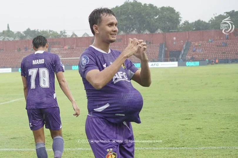Persib Bandung Resmi Datangkan Bek Serba Bisa Hamra Hehanussa